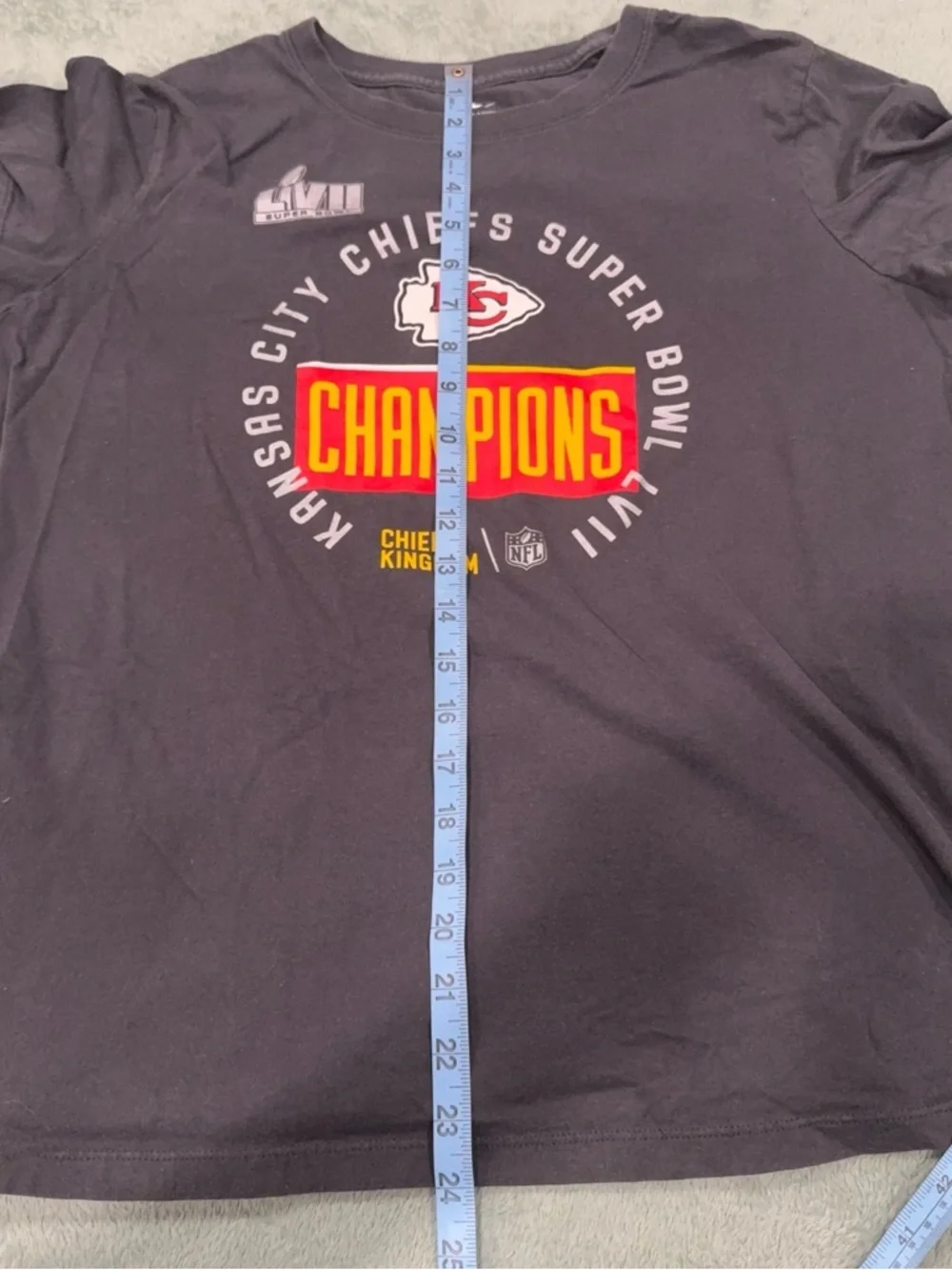 Nike Womens XL Kansas City Chiefs Super Bowl LVII Champions T-Shirt Gray
